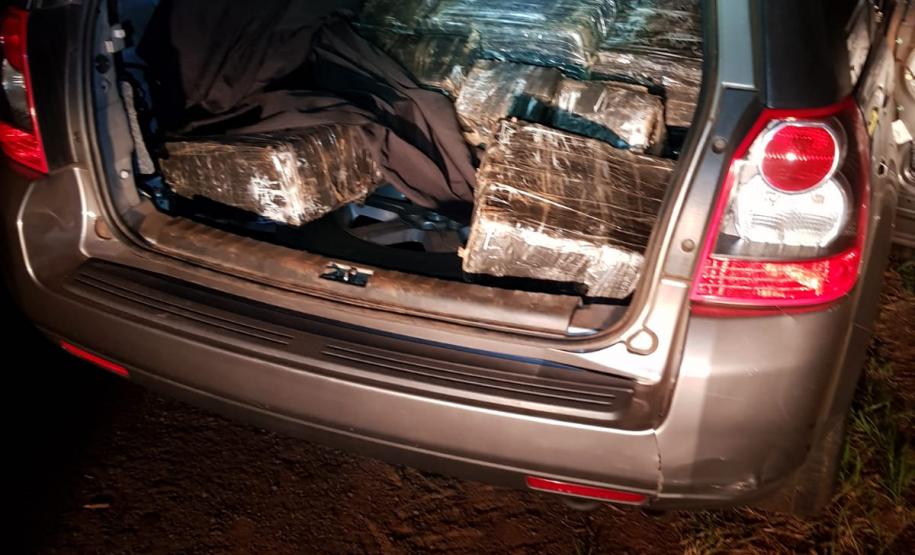 PM aborda carro e apreende mais de 750 quilos de maconha no Noroeste do estado