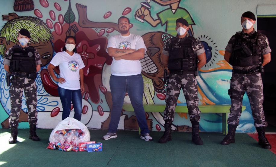 BOPE visita comunidades carentes e distribui chocolates na Capital e na RMC