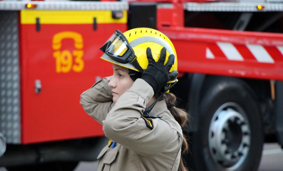 Bombeiros e Banda de Música da PM levam música a moradores em isolamento social em Curitiba