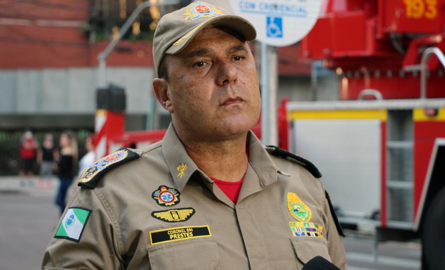 Bombeiros e Banda de Música da PM levam música a moradores em isolamento social em Curitiba