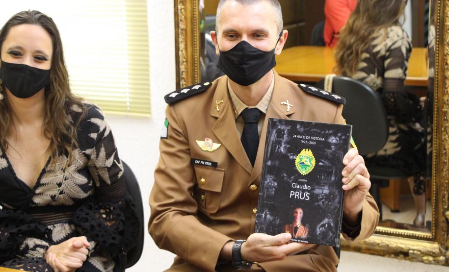 Oficial da PM recebe homenagem do Comando-Geral da PM antes de entrar para a reserva remunerada