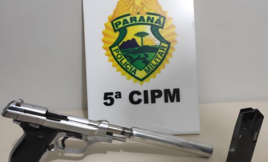 Em situações distintas, PM prende duas pessoas e apreende duas pistolas no Noroeste do estado