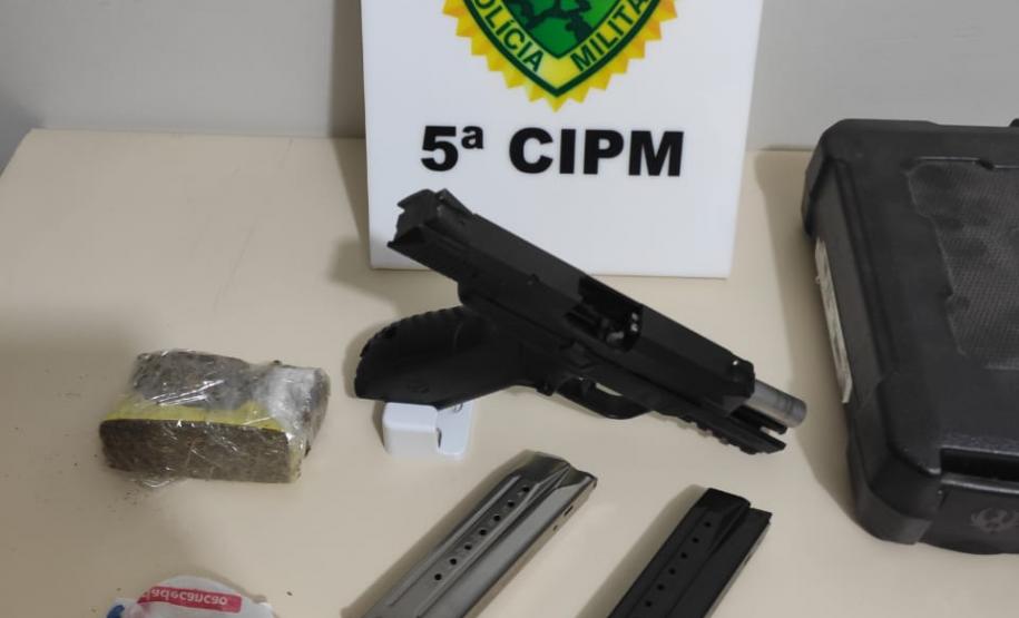 Em situações distintas, PM prende duas pessoas e apreende duas pistolas no Noroeste do estado