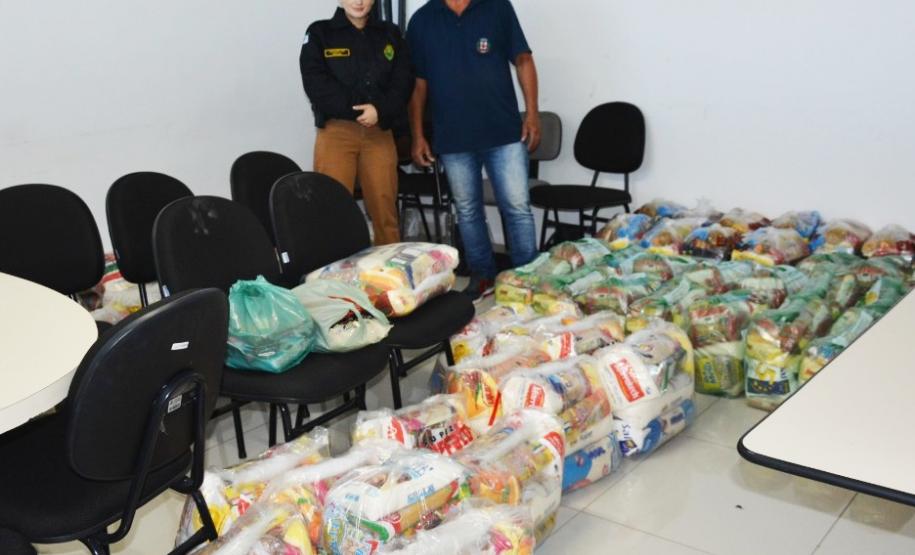 Policiais militares do COPOM de Londrina arrecadam alimentos para famílias carentes