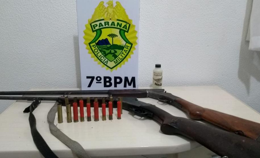 Em Tuneiras do Oeste (PR), PM apreende seis armas de fogo e dois homens acabam presos em uma única situação