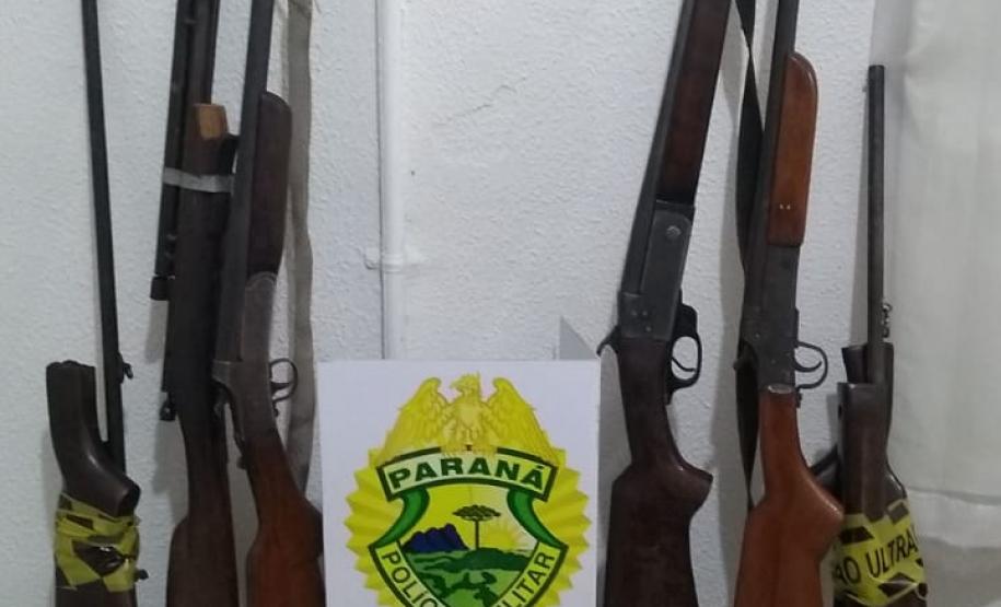 Em Tuneiras do Oeste (PR), PM apreende seis armas de fogo e dois homens acabam presos em uma única situação