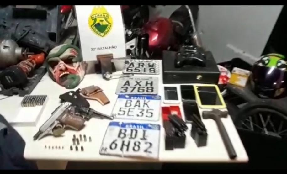 PM de Colombo descobre desmanche de motos apreende duas armas de fogo