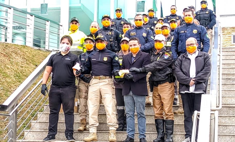 Batalhão de Trânsito promove blitz de conscientização ao Maio Amarelo na Linha Verde, em Curitiba