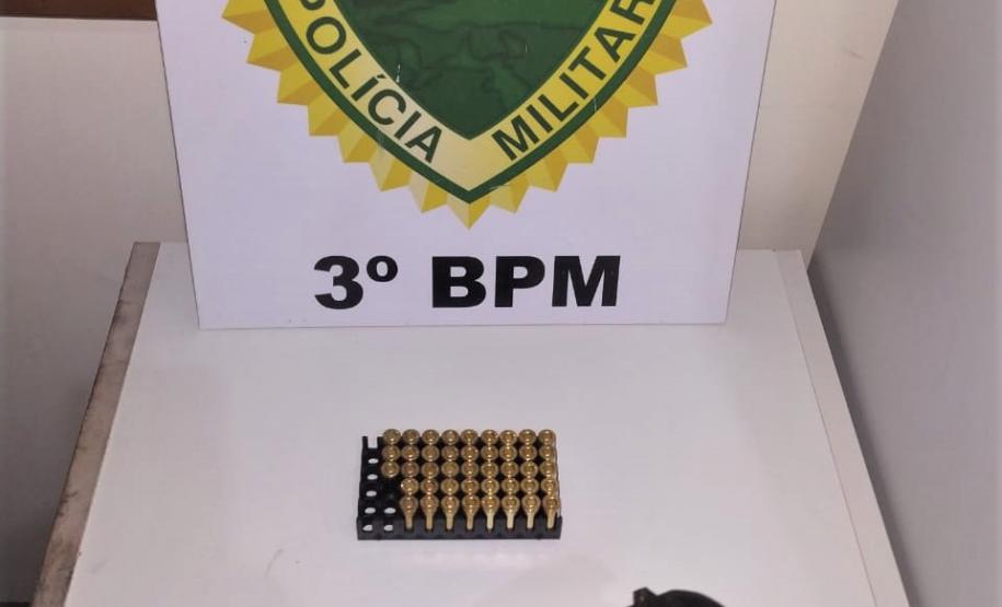 No Sudoeste do estado, PM apreende quatro armas e recupera veículo furtado durante o fim de semana