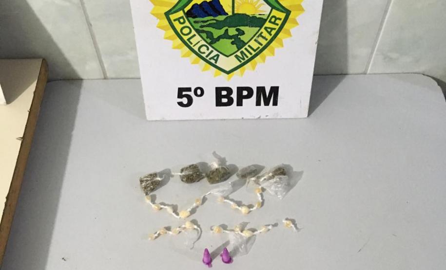 PM encaminha cinco pessoas e apreende diversas porções de drogas no Norte do estado