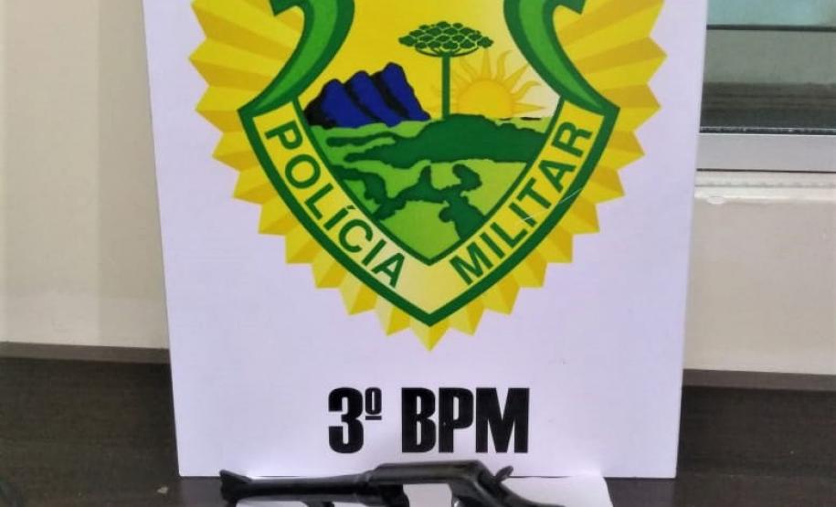 No Sudoeste do estado, PM apreende quatro armas e recupera veículo furtado durante o fim de semana