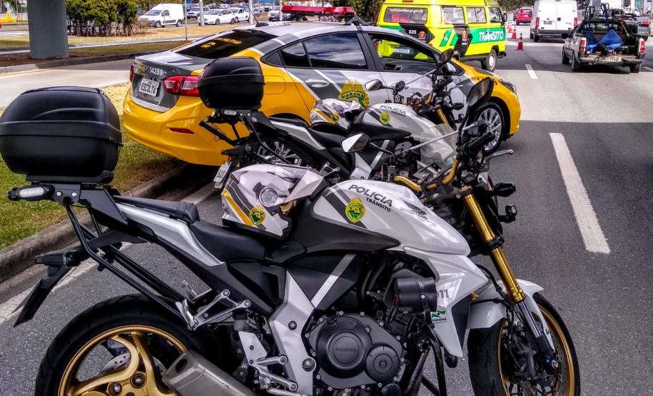 Batalhão de Trânsito promove blitz de conscientização ao Maio Amarelo na Linha Verde, em Curitiba