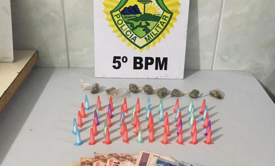 PM encaminha cinco pessoas e apreende diversas porções de drogas no Norte do estado