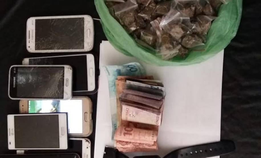 No Norte do estado, PM prende dupla e apreende mais de 100 porções de drogas