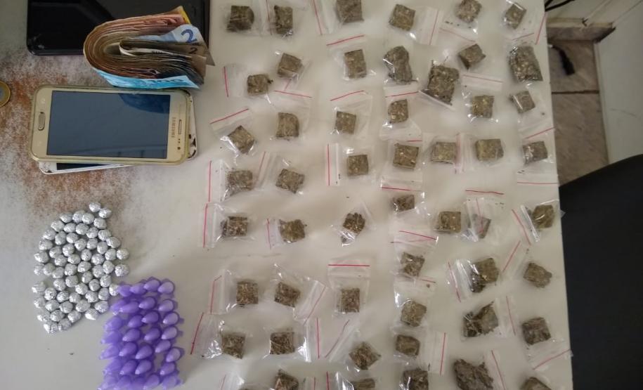 No Norte do estado, PM prende dupla e apreende mais de 100 porções de drogas