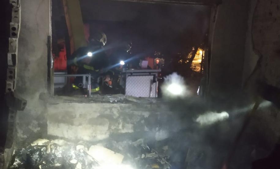 Durante combate a incêndio em apartamento, bombeiros encontram 20 armas de fogo em Curitiba