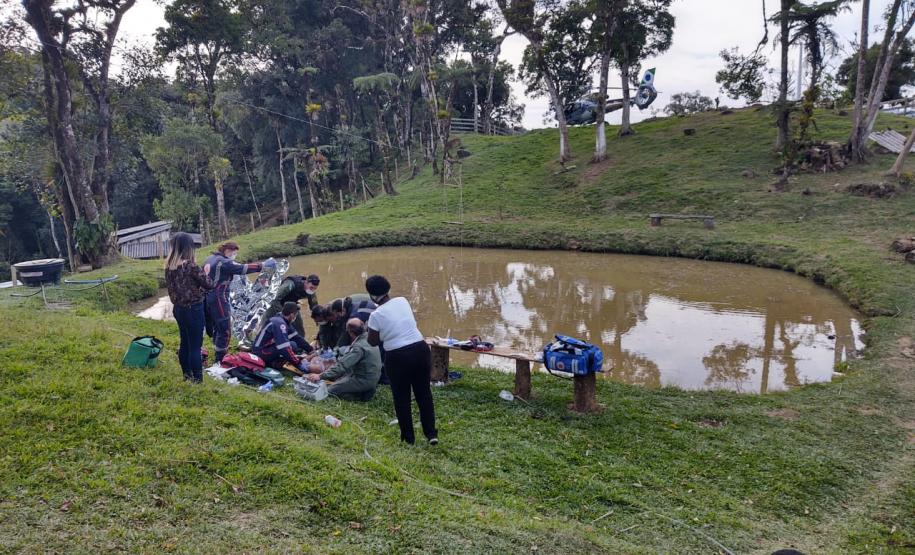 BPMOA faz resgate aeromédico após homem se afogar em São José dos Pinhais, na RMC
