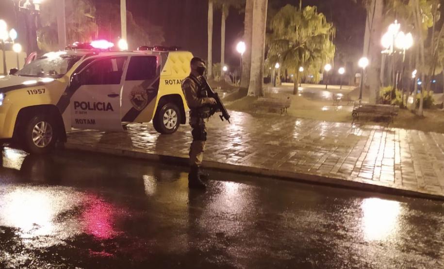 Durante fase da Operação Ostensividade II no Norte Pioneiro do Paraná, drogas são apreendidas e cidadãos são orientados