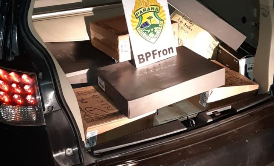 BPFron apreende carro carregado com caixas de vinhos contrabandeados no Oeste do estado