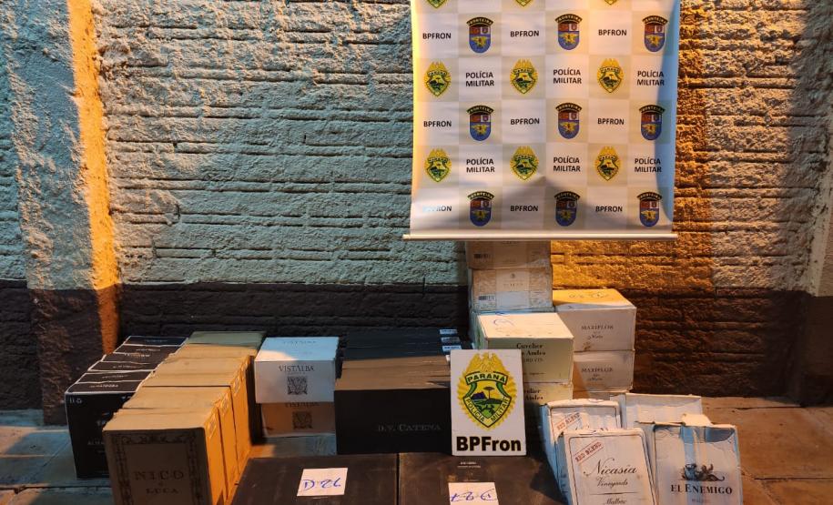 BPFron apreende carro carregado com caixas de vinhos contrabandeados no Oeste do estado
