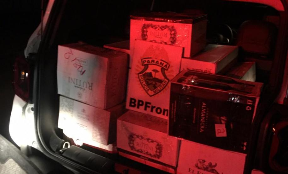BPFron apreende 234 garrafas de vinho contrabandeado em Santo Antônio do Sudoeste (PR)