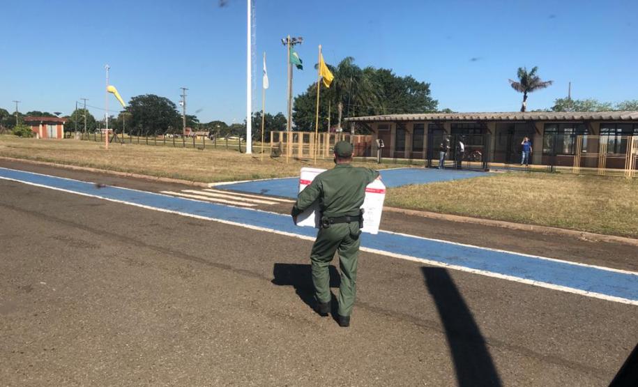 Aeronave do BPMOA percorre Interior do estado para distribuir vacinas contra a H1N1
