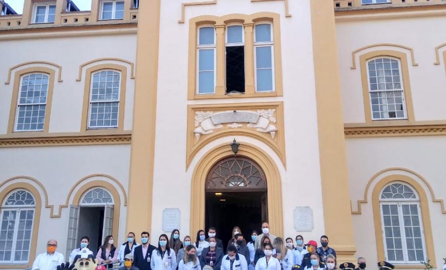 Órgãos envolvidos com o Maio Amarelo homenageiam profissionais da saúde de 12 hospitais de Curitiba