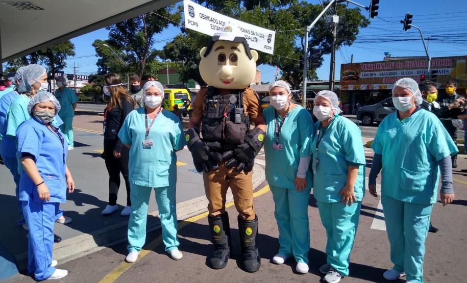 Órgãos envolvidos com o Maio Amarelo homenageiam profissionais da saúde de 12 hospitais de Curitiba