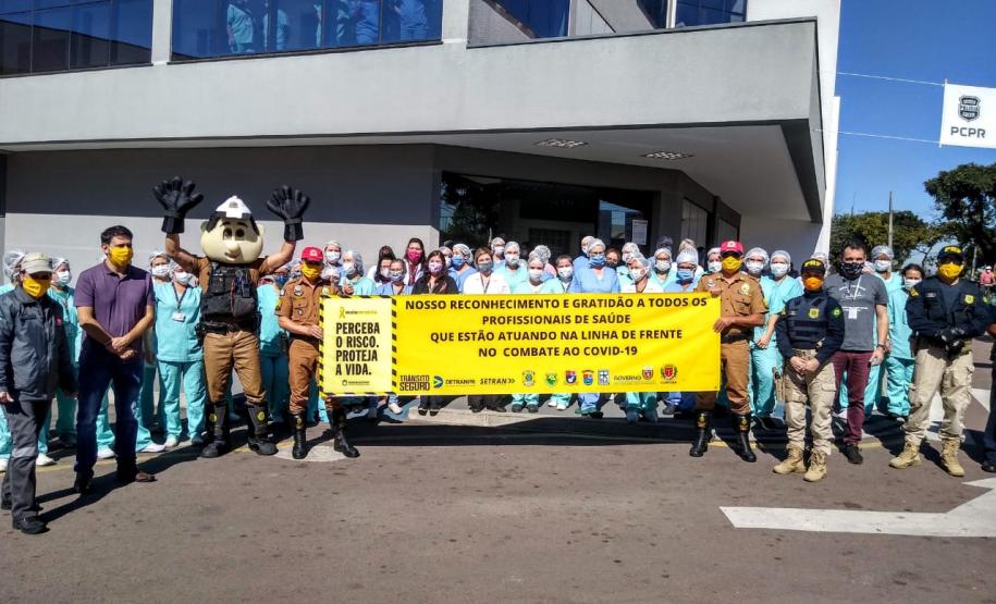 Órgãos envolvidos com o Maio Amarelo homenageiam profissionais da saúde de 12 hospitais de Curitiba