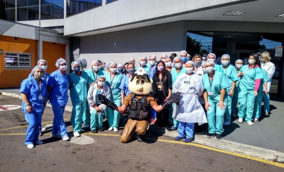 Órgãos envolvidos com o Maio Amarelo homenageiam profissionais da saúde de 12 hospitais de Curitiba