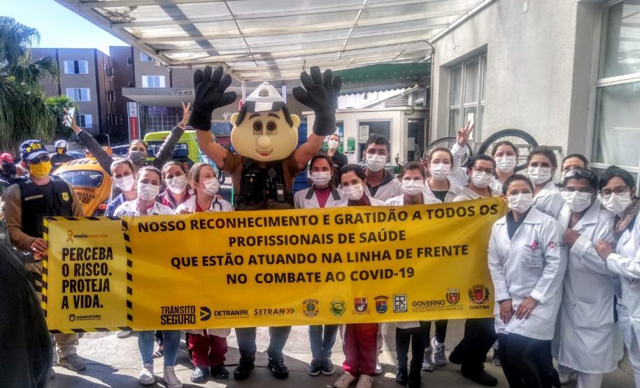 Órgãos envolvidos com o Maio Amarelo homenageiam profissionais da saúde de 12 hospitais de Curitiba