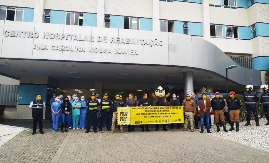 Órgãos envolvidos com o Maio Amarelo homenageiam profissionais da saúde de 12 hospitais de Curitiba