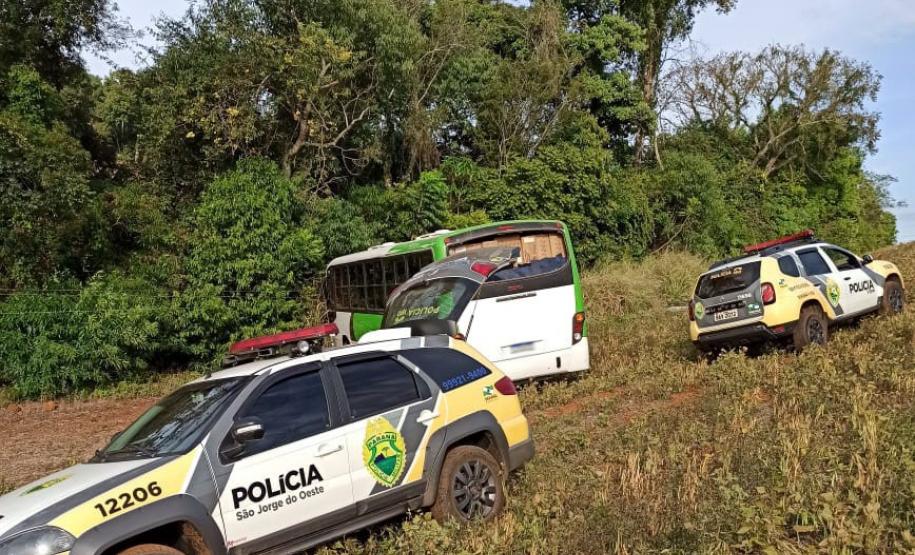 Em ações separadas, PM apreende mais de 200 mil carteiras de cigarro contrabandeado e recupera caminhão roubado, no Sudoeste do estado