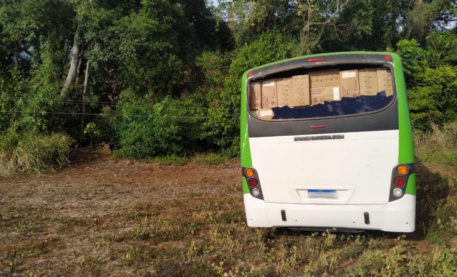 Em ações separadas, PM apreende mais de 200 mil carteiras de cigarro contrabandeado e recupera caminhão roubado, no Sudoeste do estado