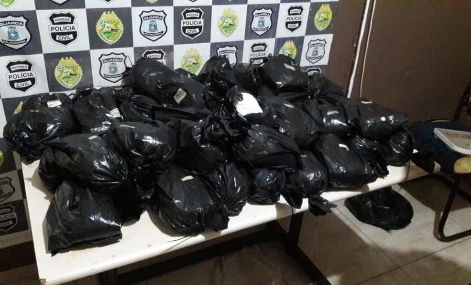 Carro carregado com 391 quilos de maconha é localizado pela PM em Foz do Iguaçu (PR)