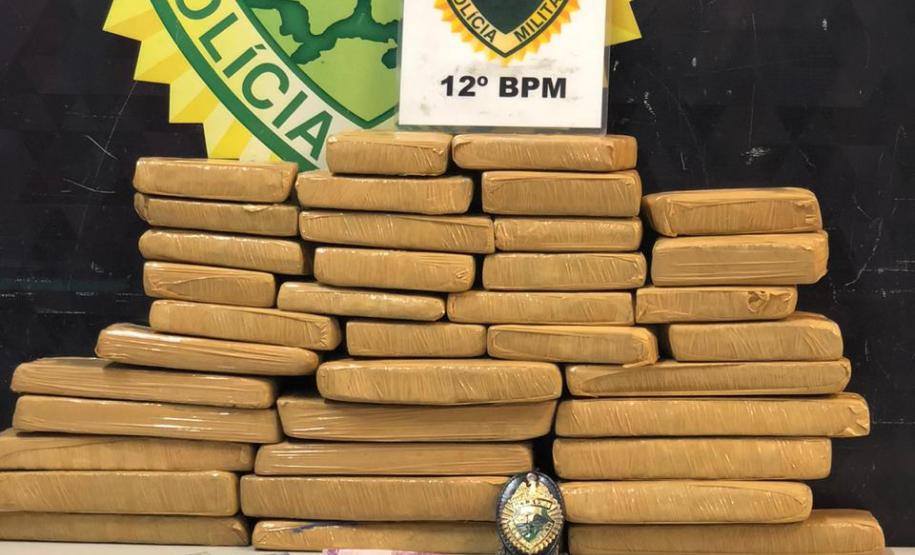 PM prende duas mulheres em Curitiba com mais de 20 quilos de maconha que vinha de Foz do Iguaçu