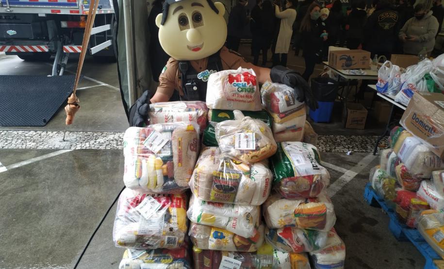 Polícia Militar e Corpo de Bombeiros participam da campanha Cesta Solidária do Governo do estado