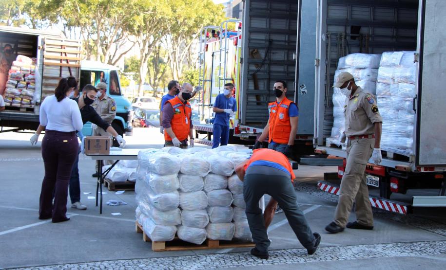 Polícia Militar e Corpo de Bombeiros participam da campanha Cesta Solidária do Governo do estado