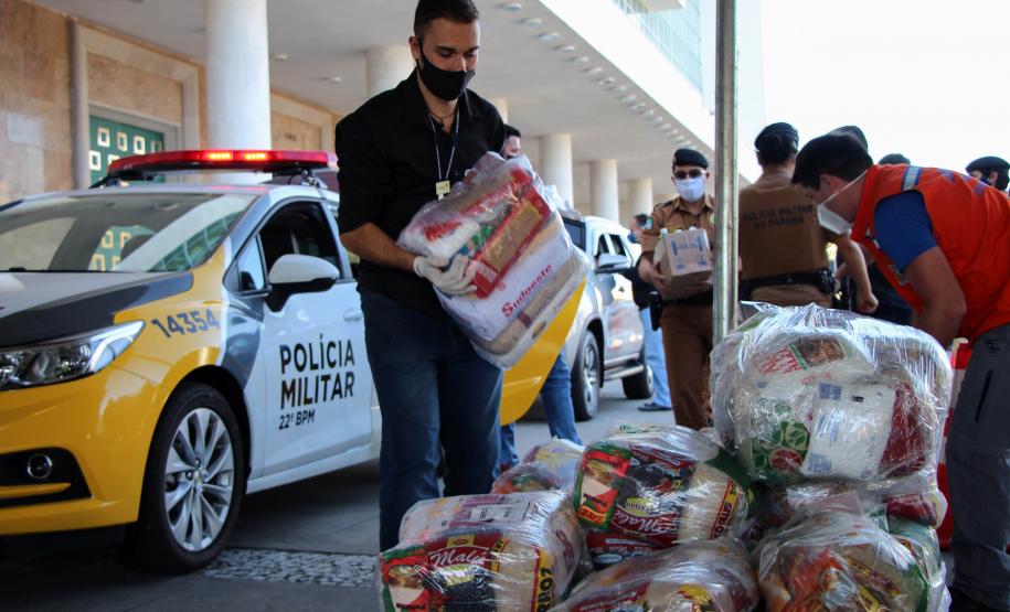 Polícia Militar e Corpo de Bombeiros participam da campanha Cesta Solidária do Governo do estado