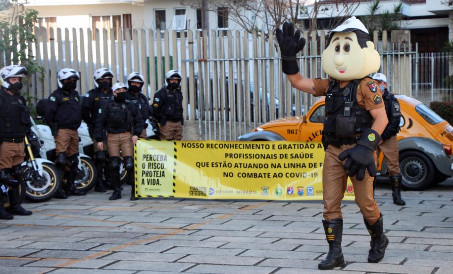 BPTran e Banda de Música fazem homenagem aos profissionais do HPM pela campanha Maio Amarelo