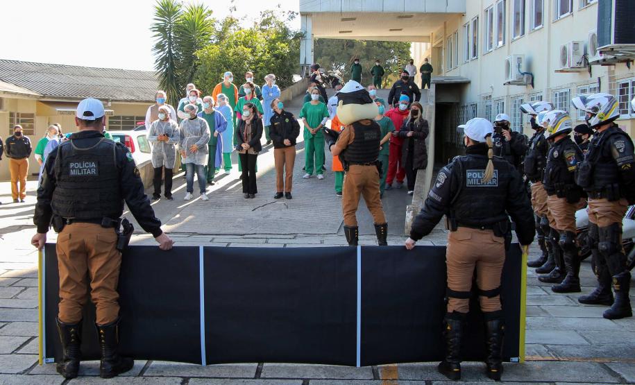 BPTran e Banda de Música fazem homenagem aos profissionais do HPM pela campanha Maio Amarelo