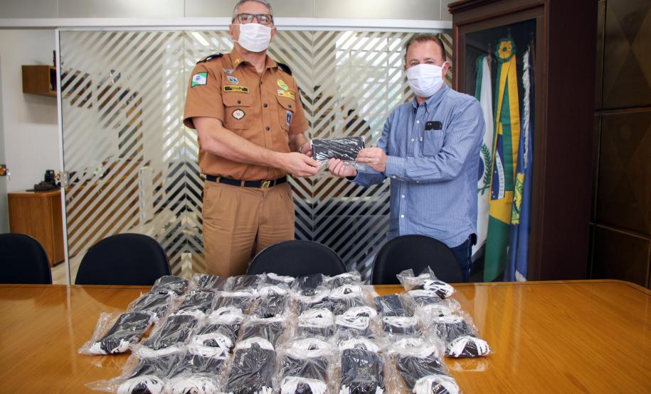 SINDEP-PR doa máscaras faciais reutilizáveis para a Polícia Militar