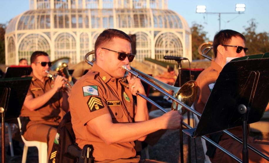 Banda de Música da PM faz live em homenagem ao Dia das Mães no Jardim Botânico em Curitiba