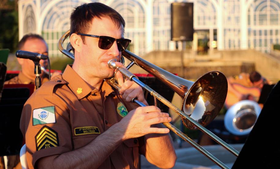 Banda de Música da PM faz live em homenagem ao Dia das Mães no Jardim Botânico em Curitiba