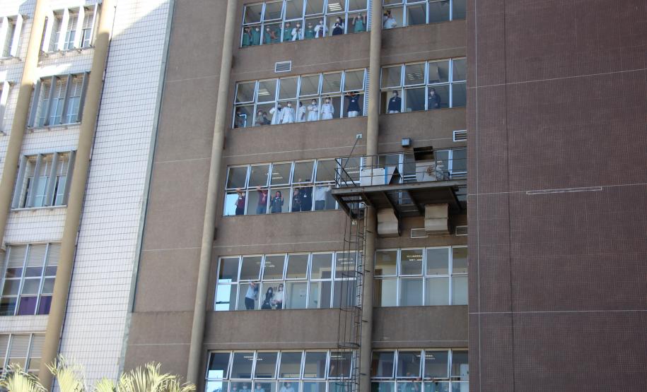 Banda de Música da PM faz homenagem para enfermeiros do Hospital da PM no Dia Internacional da Enfermagem