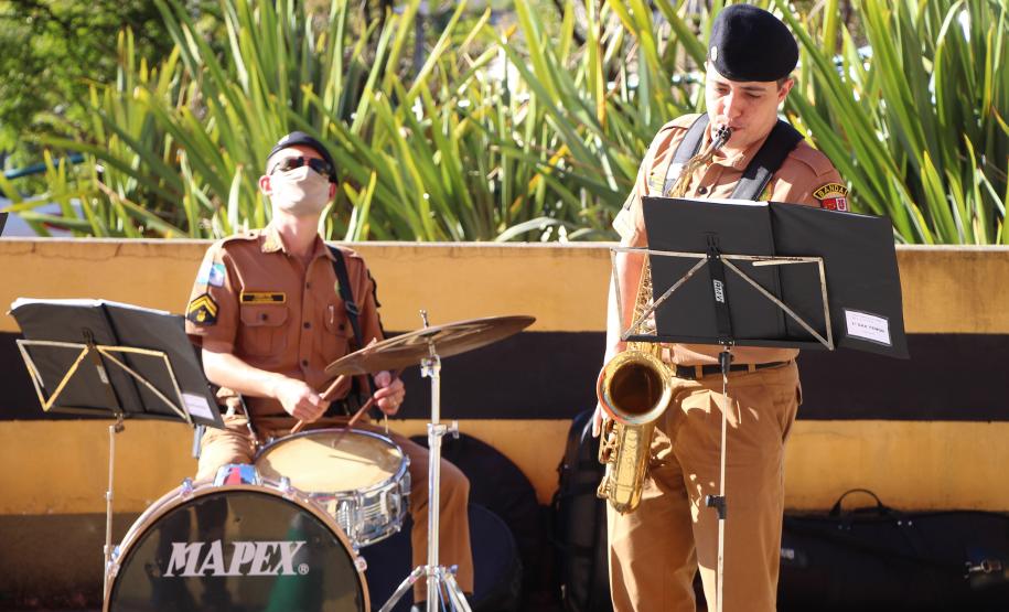 Banda de Música da PM faz homenagem para enfermeiros do Hospital da PM no Dia Internacional da Enfermagem