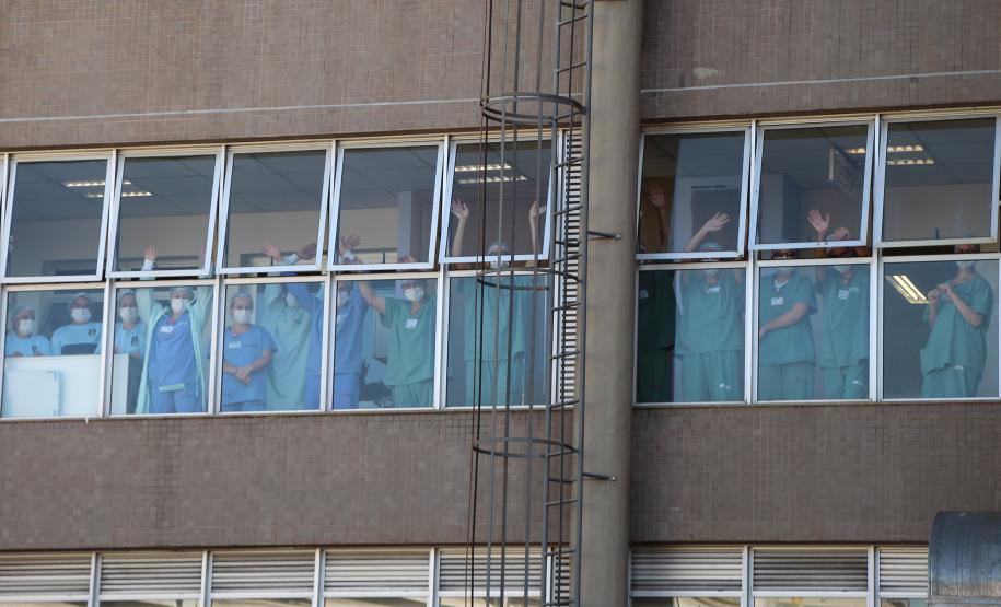 Banda de Música da PM faz homenagem para enfermeiros do Hospital da PM no Dia Internacional da Enfermagem