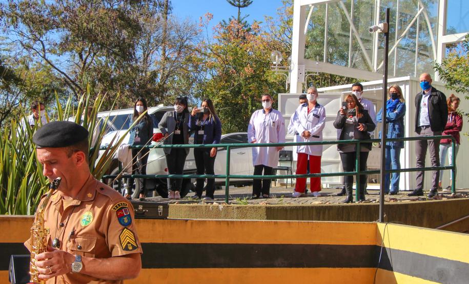 Banda de Música da PM faz homenagem para enfermeiros do Hospital da PM no Dia Internacional da Enfermagem