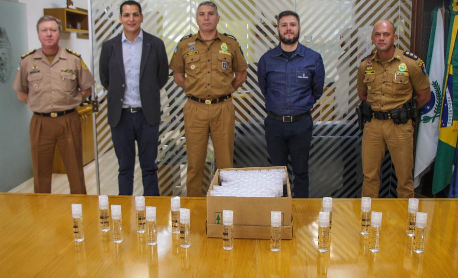 Grupo Boticário doa 2,5 mil unidades de álcool gel para a Polícia Militar
