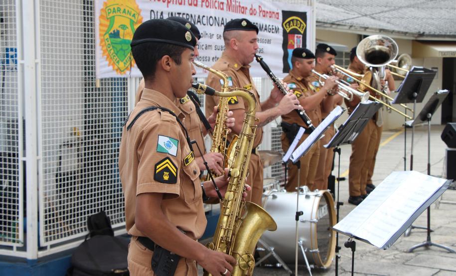 Banda de Música da PM faz homenagem para enfermeiros do Hospital da PM no Dia Internacional da Enfermagem